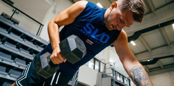 东契奇变肌肉男湖人狂喜 尼克变相助力再记一功？