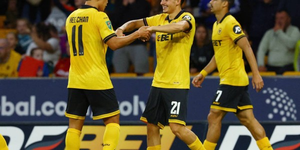 拒绝纽卡斯尔巨额报价！狼队新核拉尔森将续约冲击英超巅峰